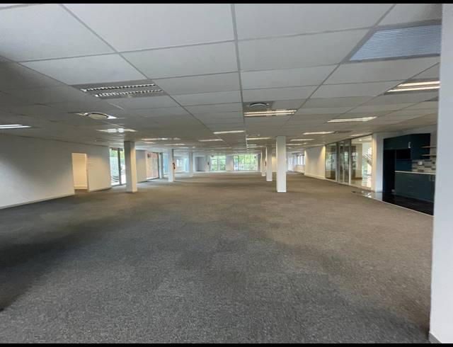 658M² OFFICE TO LET IN BRYANSTON